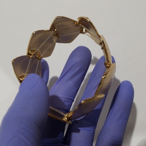 Gold tone Hammered Diamond-Shape Stretch Bracelet - Women's fashion Jewelry - Picture 5 of 8